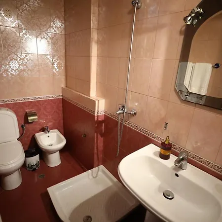 Little Corner טיראנה
