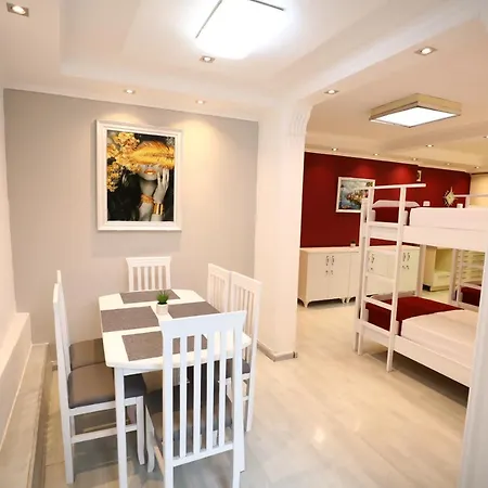 Little Corner 旅馆 地拉那