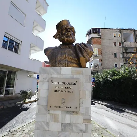 Little Corner Hostel Τίρανα