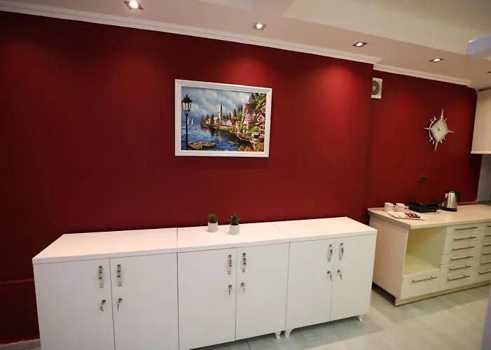 Little Corner Hostel Τίρανα