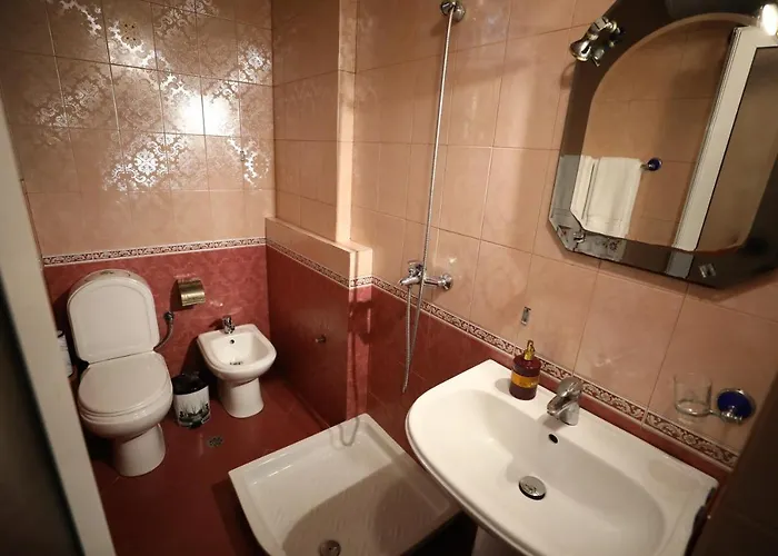 Little Corner Τίρανα