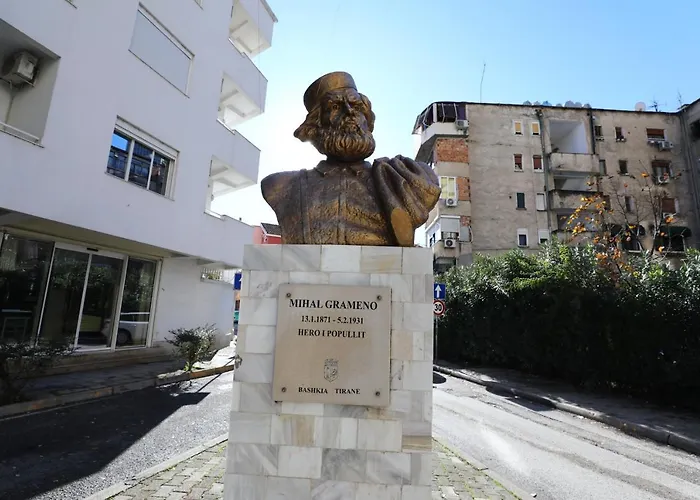 Little Corner Hostel Τίρανα