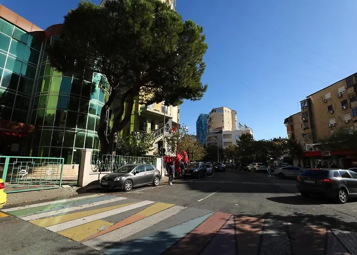 Little Corner Τίρανα